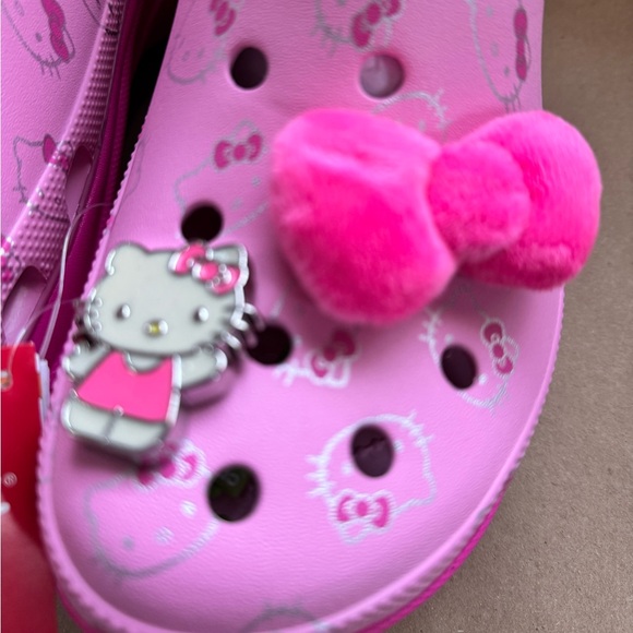NWT Crocs Hello Kitty Bae Clog w All Over Character Print & Exclusive Jibbitz 9 - Picture 6 of 10